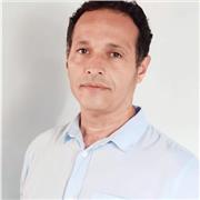 Profesor de universidad apto para todas las edades y niveles